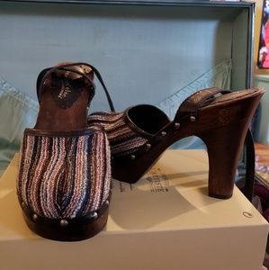 Sketchers high heeled clogs